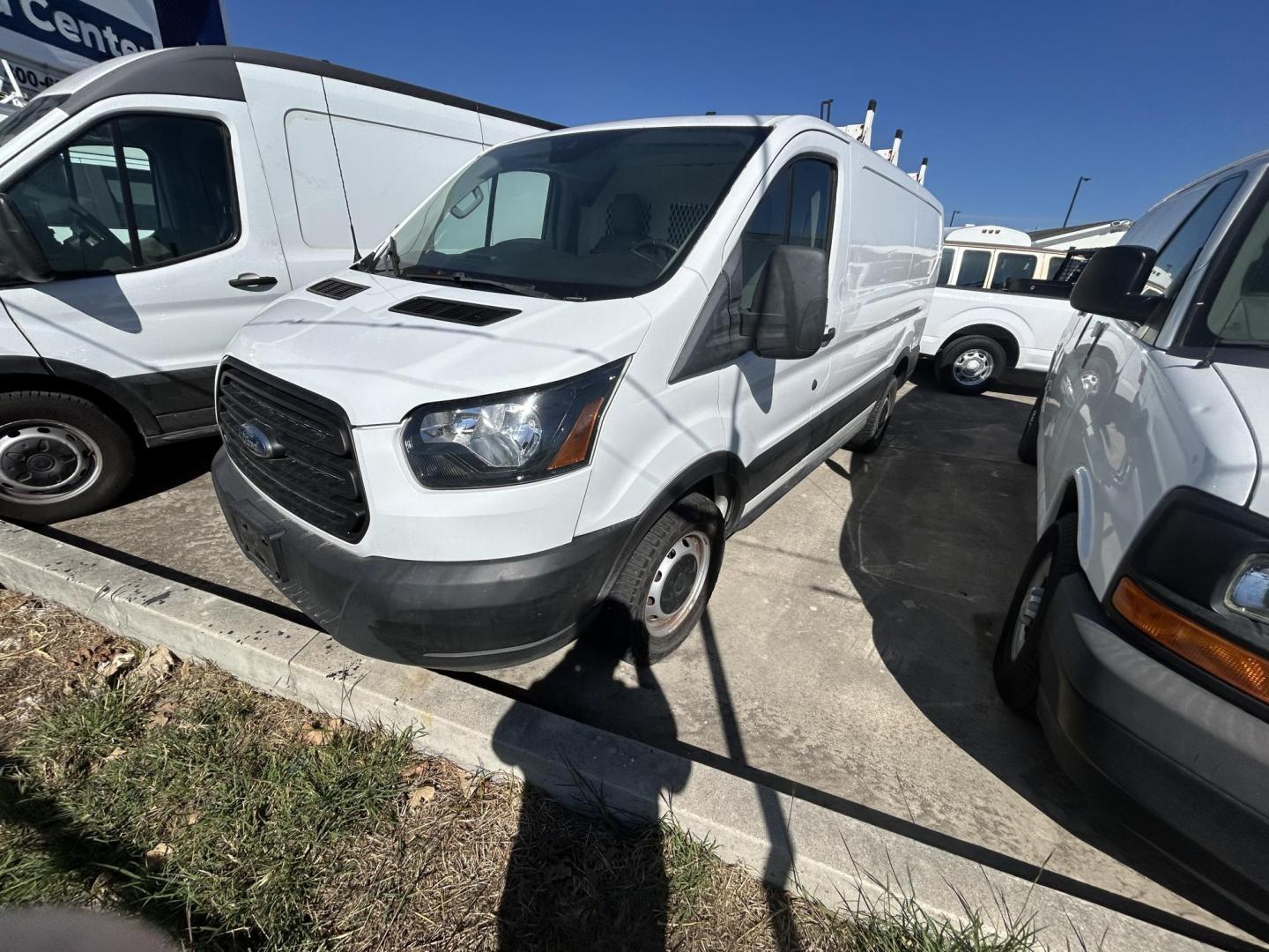 2019 White Ford Transit 250 Van Low Roof w/Sliding Pass. 130-in. WB (1FTYR1YM1KK) with an 3.7L V6 DOHC 24V engine, 6A transmission, located at 1687 Business 35 S, New Braunfels, TX, 78130, (830) 625-7159, 29.655487, -98.051491 - Photo#0