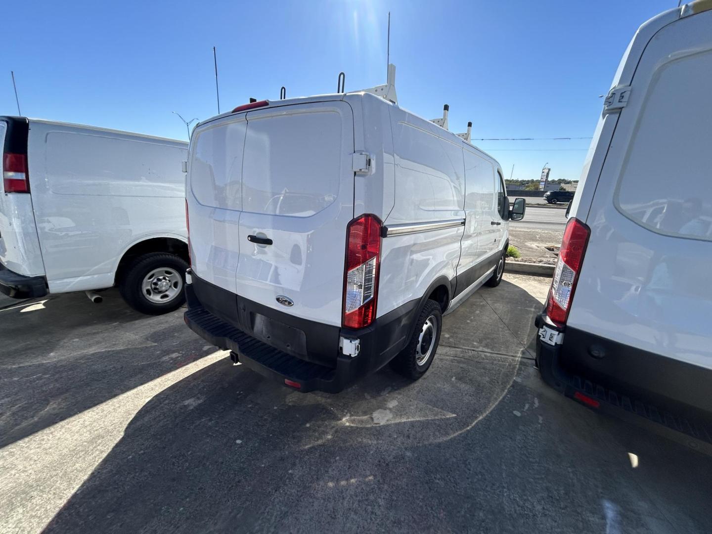 2019 White Ford Transit 250 Van Low Roof w/Sliding Pass. 130-in. WB (1FTYR1YM1KK) with an 3.7L V6 DOHC 24V engine, 6A transmission, located at 1687 Business 35 S, New Braunfels, TX, 78130, (830) 625-7159, 29.655487, -98.051491 - Photo#7