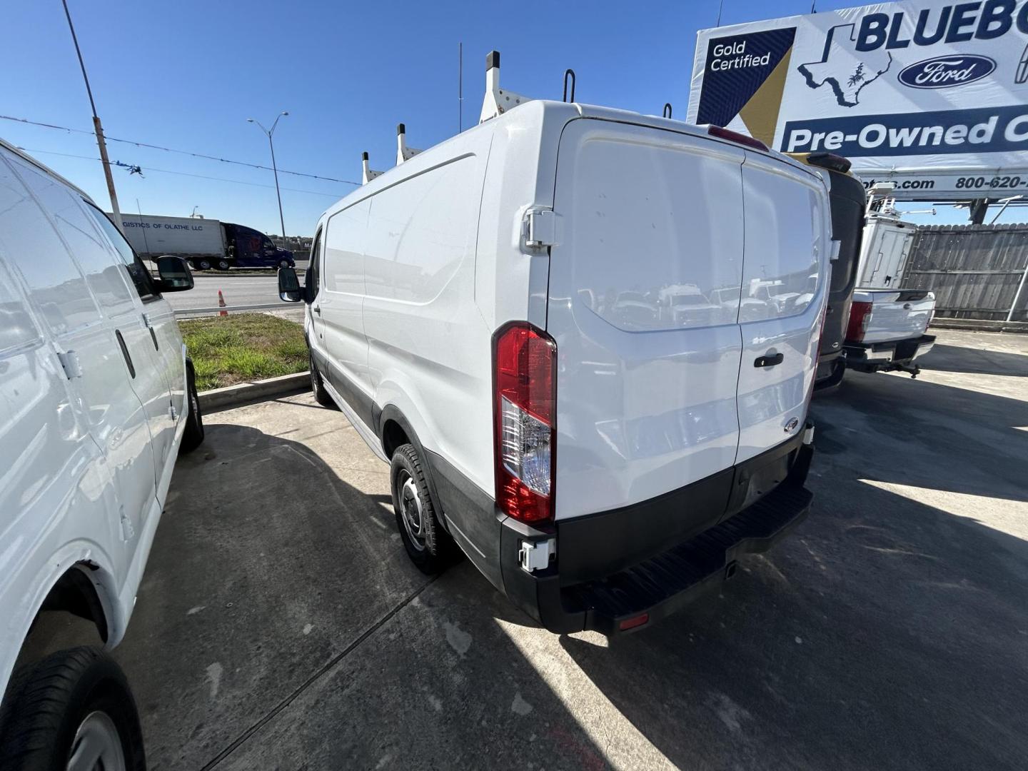 2019 White Ford Transit 250 Van Low Roof w/Sliding Pass. 130-in. WB (1FTYR1YM1KK) with an 3.7L V6 DOHC 24V engine, 6A transmission, located at 1687 Business 35 S, New Braunfels, TX, 78130, (830) 625-7159, 29.655487, -98.051491 - Photo#9