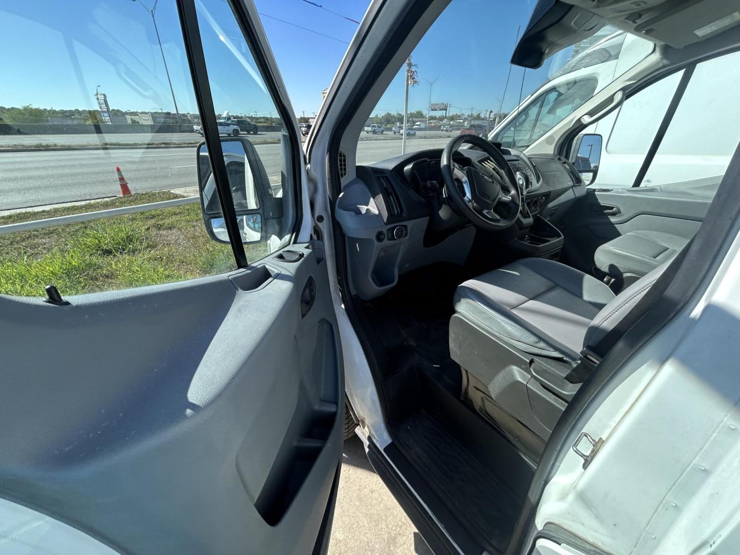 2019 White Ford Transit 250 Van Low Roof w/Sliding Pass. 130-in. WB (1FTYR1YM1KK) with an 3.7L V6 DOHC 24V engine, 6A transmission, located at 1687 Business 35 S, New Braunfels, TX, 78130, (830) 625-7159, 29.655487, -98.051491 - Photo#10