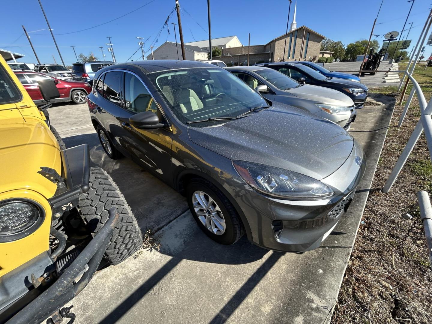 2022 Gray Ford Escape Hybrid SE AWD (1FMCU9BZ4NU) with an 2.5L L4 DOHC 16V HYBRID engine, 6A transmission, located at 1687 Business 35 S, New Braunfels, TX, 78130, (830) 625-7159, 29.655487, -98.051491 - Photo#1