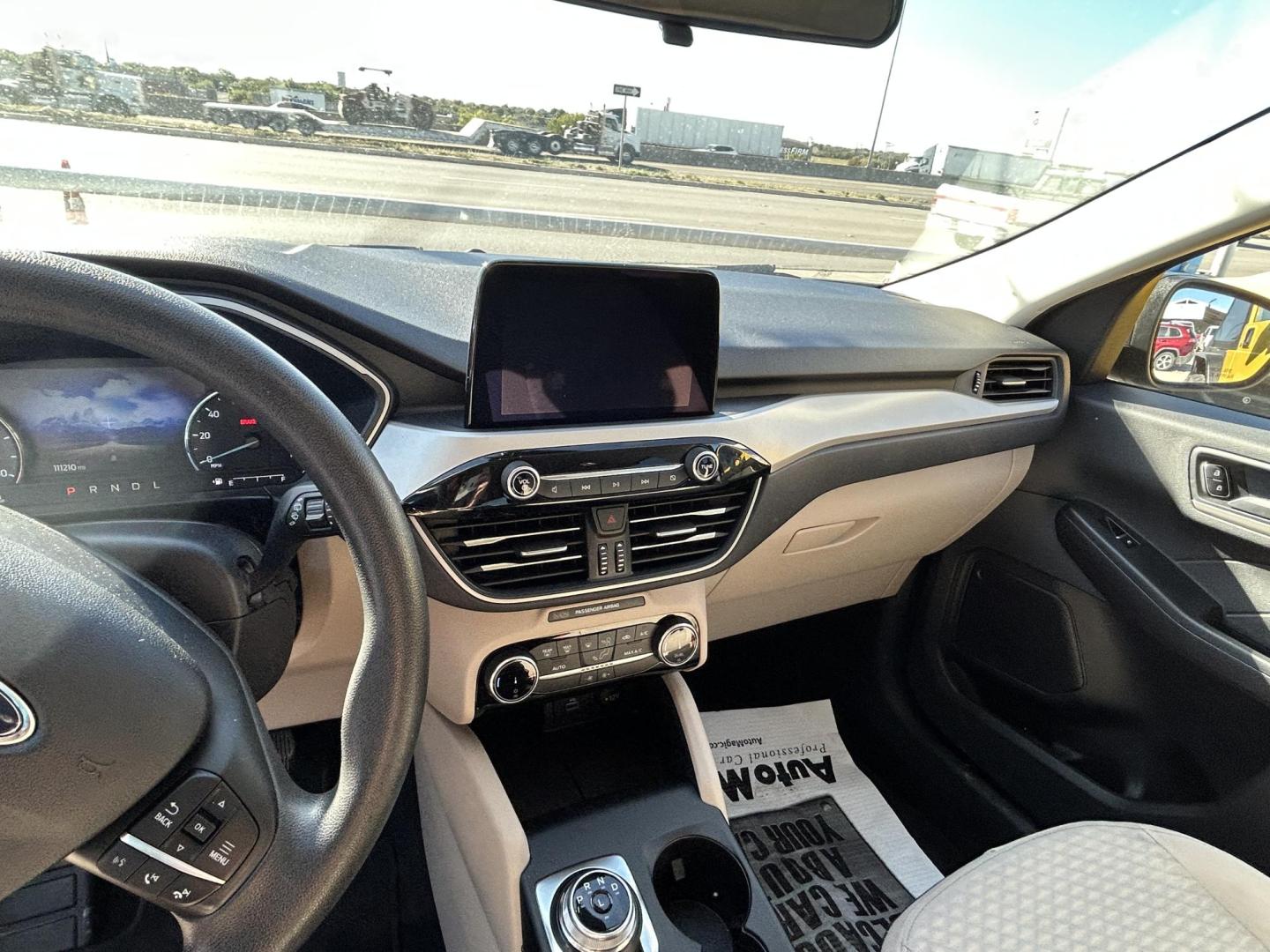 2022 Gray Ford Escape Hybrid SE AWD (1FMCU9BZ4NU) with an 2.5L L4 DOHC 16V HYBRID engine, 6A transmission, located at 1687 Business 35 S, New Braunfels, TX, 78130, (830) 625-7159, 29.655487, -98.051491 - Photo#11