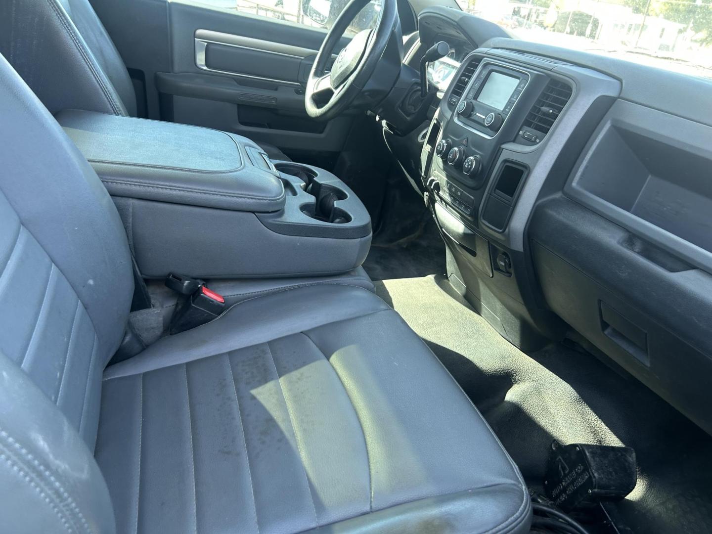 2017 RAM 4500 Regular Cab 2WD DRW (3C7WRKBL4HG) with an 6.7L L6 OHV 24V TURBO DIESEL engine, located at 1687 Business 35 S, New Braunfels, TX, 78130, (830) 625-7159, 29.655487, -98.051491 - Photo#2