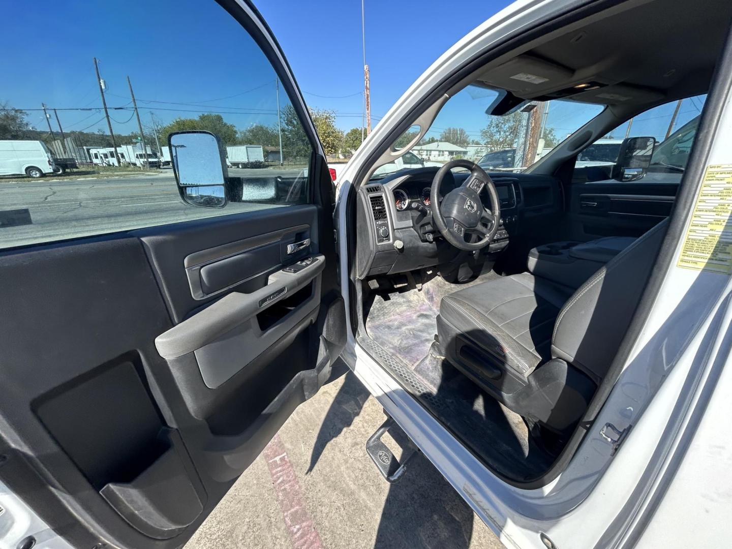 2017 RAM 4500 Regular Cab 2WD DRW (3C7WRKBL4HG) with an 6.7L L6 OHV 24V TURBO DIESEL engine, located at 1687 Business 35 S, New Braunfels, TX, 78130, (830) 625-7159, 29.655487, -98.051491 - Photo#9