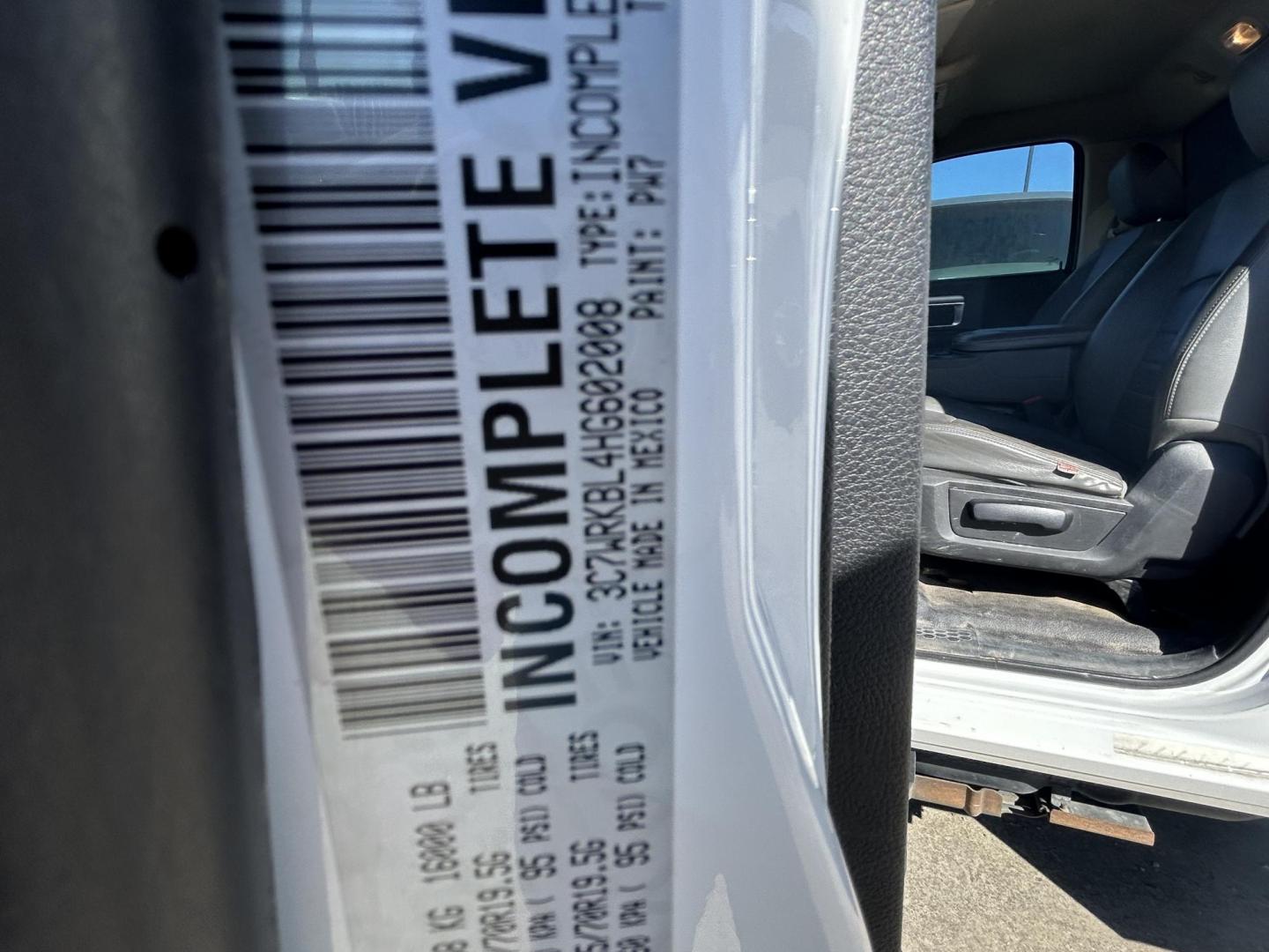 2017 RAM 4500 Regular Cab 2WD DRW (3C7WRKBL4HG) with an 6.7L L6 OHV 24V TURBO DIESEL engine, located at 1687 Business 35 S, New Braunfels, TX, 78130, (830) 625-7159, 29.655487, -98.051491 - Photo#13