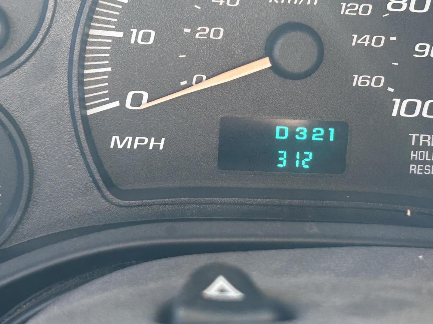 2007 White Chevrolet Express 3500 Cargo (1GBHG31V371) with an 4.8L V8 OHV 16V engine, 4-Speed Automatic Overdrive transmission, located at 1687 Business 35 S, New Braunfels, TX, 78130, (830) 625-7159, 29.655487, -98.051491 - Photo#9