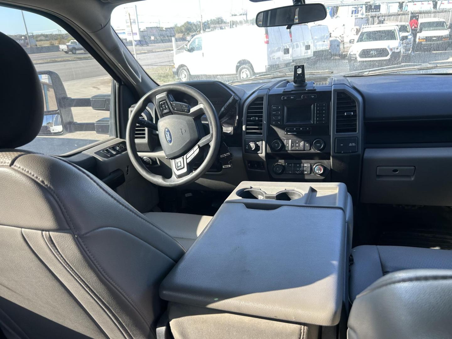 2022 White Ford F-250 SD XL Crew Cab 4WD (1FT7W2BTXNE) with an 6.7L V8 OHV 16V DIESEL engine, 6A transmission, located at 1687 Business 35 S, New Braunfels, TX, 78130, (830) 625-7159, 29.655487, -98.051491 - Photo#10