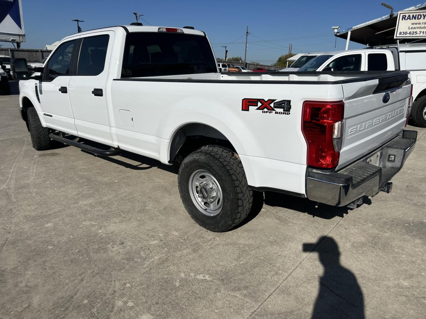 2022 White Ford F-250 SD XL Crew Cab 4WD (1FT7W2BTXNE) with an 6.7L V8 OHV 16V DIESEL engine, 6A transmission, located at 1687 Business 35 S, New Braunfels, TX, 78130, (830) 625-7159, 29.655487, -98.051491 - Photo#1