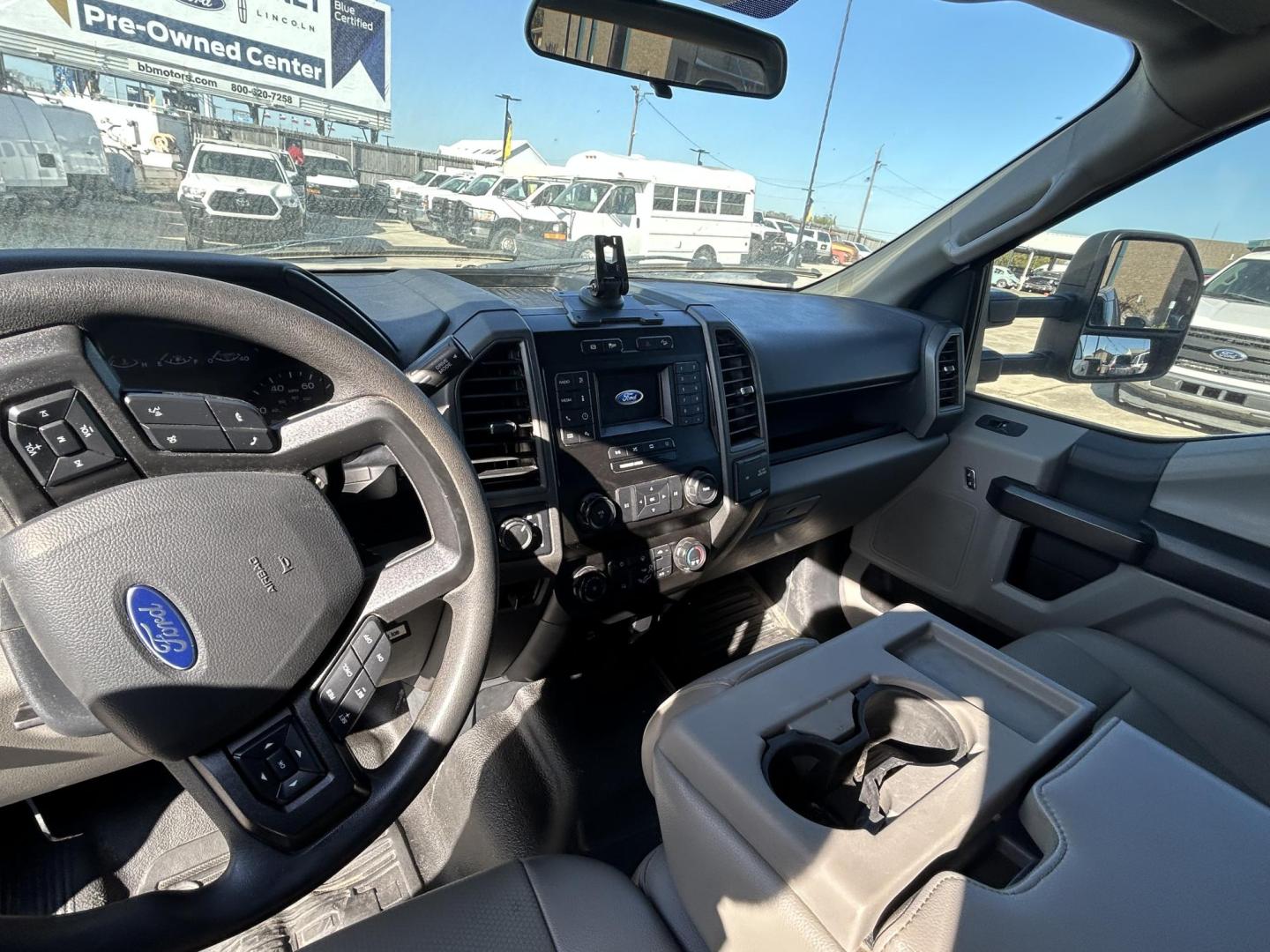 2022 White Ford F-250 SD XL Crew Cab 4WD (1FT7W2BTXNE) with an 6.7L V8 OHV 16V DIESEL engine, 6A transmission, located at 1687 Business 35 S, New Braunfels, TX, 78130, (830) 625-7159, 29.655487, -98.051491 - Photo#12