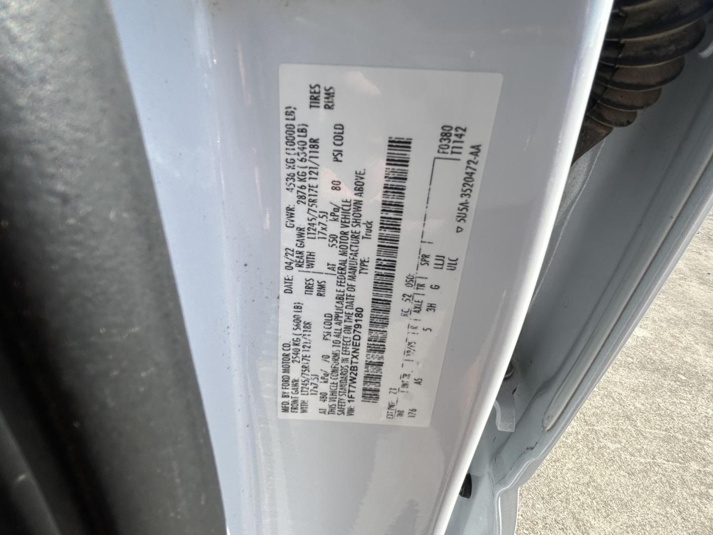 2022 White Ford F-250 SD XL Crew Cab 4WD (1FT7W2BTXNE) with an 6.7L V8 OHV 16V DIESEL engine, 6A transmission, located at 1687 Business 35 S, New Braunfels, TX, 78130, (830) 625-7159, 29.655487, -98.051491 - Photo#14