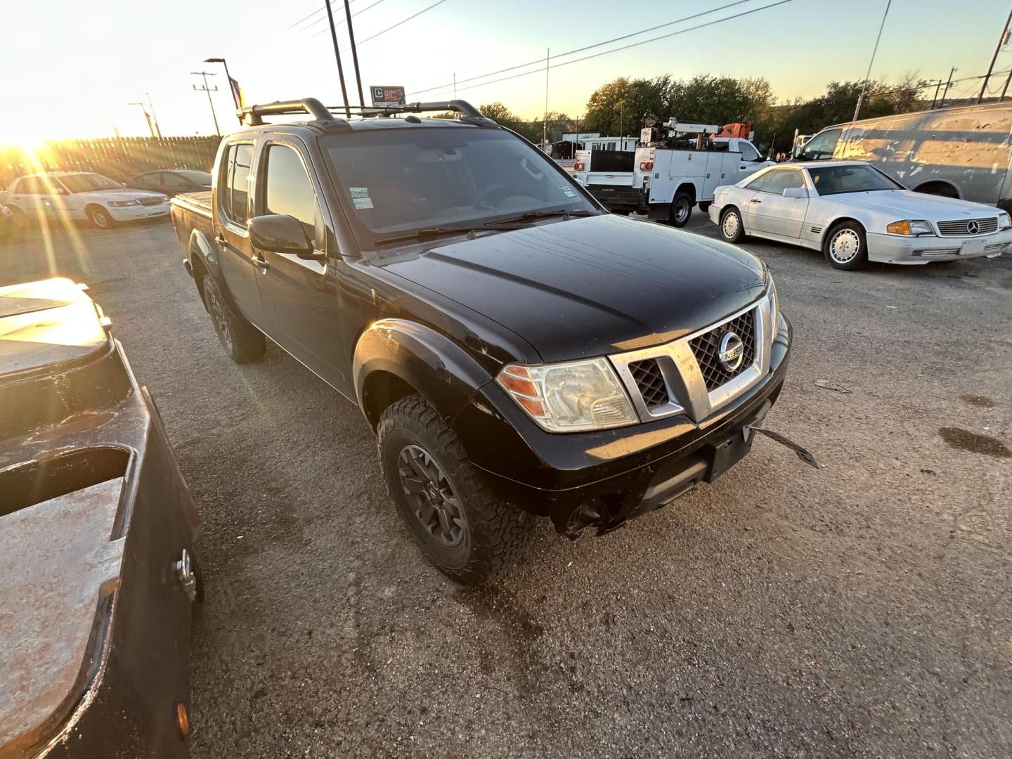 2014 Black /Black Nissan Frontier SL Crew Cab 4WD (1N6AD0EV2EN) with an 4.0L V6 DOHC 24V engine, 5-Speed Automatic transmission, located at 1687 Business 35 S, New Braunfels, TX, 78130, (830) 625-7159, 29.655487, -98.051491 - Photo#3