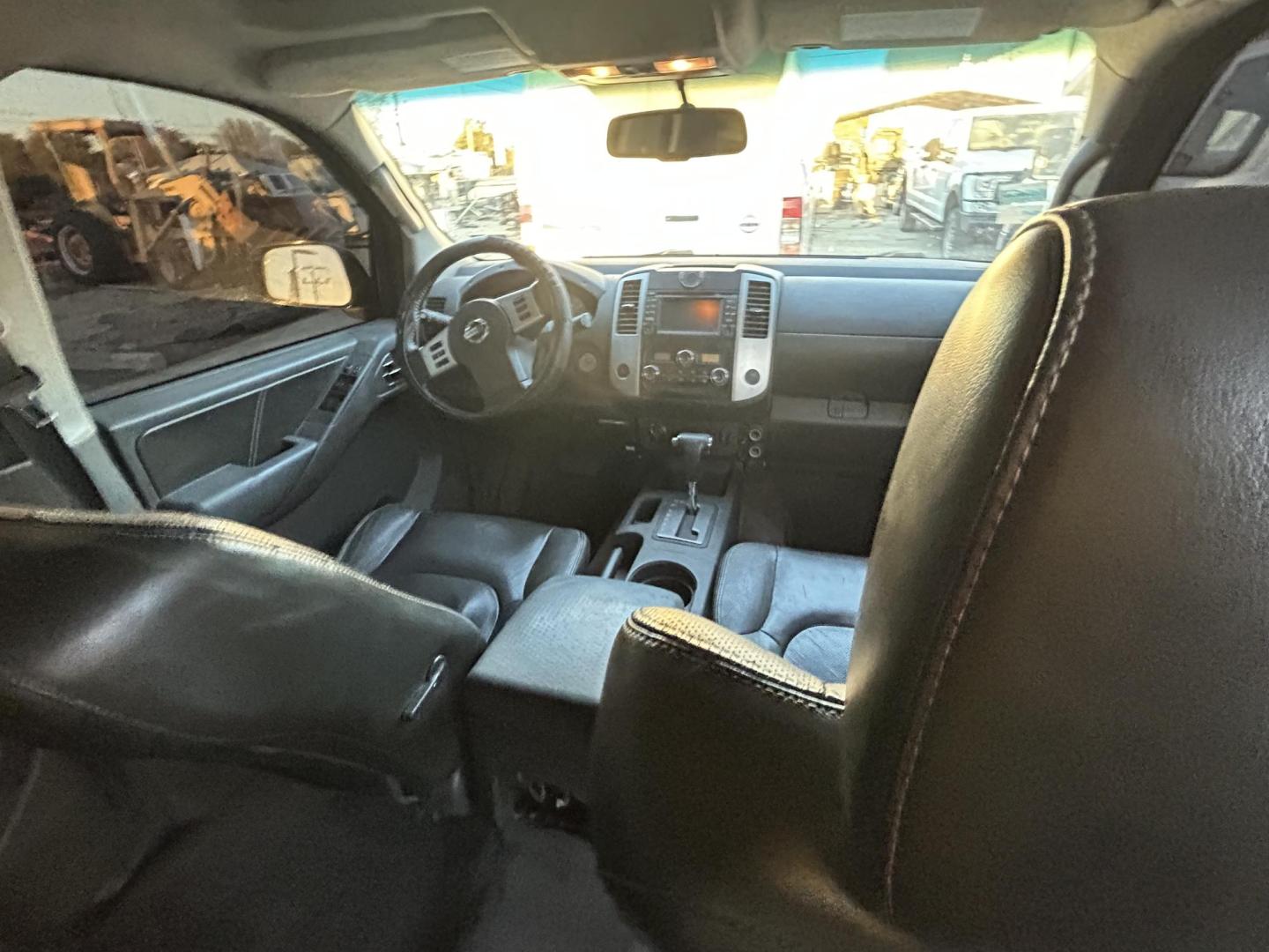 2014 Black /Black Nissan Frontier SL Crew Cab 4WD (1N6AD0EV2EN) with an 4.0L V6 DOHC 24V engine, 5-Speed Automatic transmission, located at 1687 Business 35 S, New Braunfels, TX, 78130, (830) 625-7159, 29.655487, -98.051491 - Photo#10