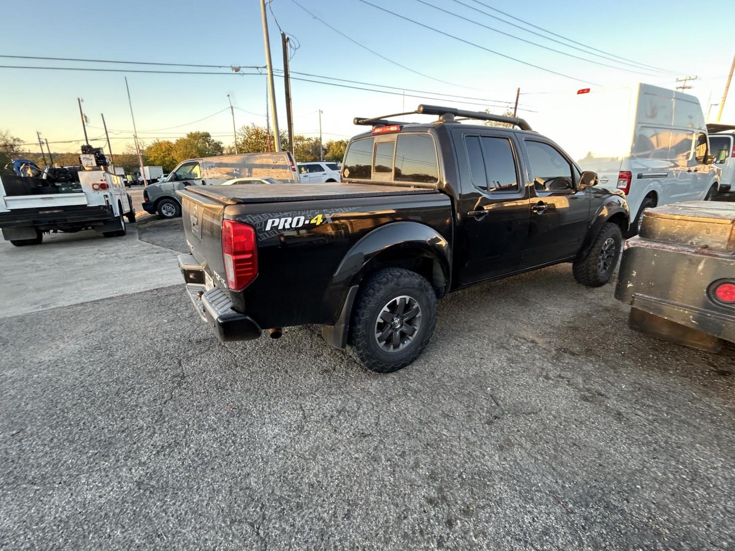 2014 Black /Black Nissan Frontier SL Crew Cab 4WD (1N6AD0EV2EN) with an 4.0L V6 DOHC 24V engine, 5-Speed Automatic transmission, located at 1687 Business 35 S, New Braunfels, TX, 78130, (830) 625-7159, 29.655487, -98.051491 - Photo#2