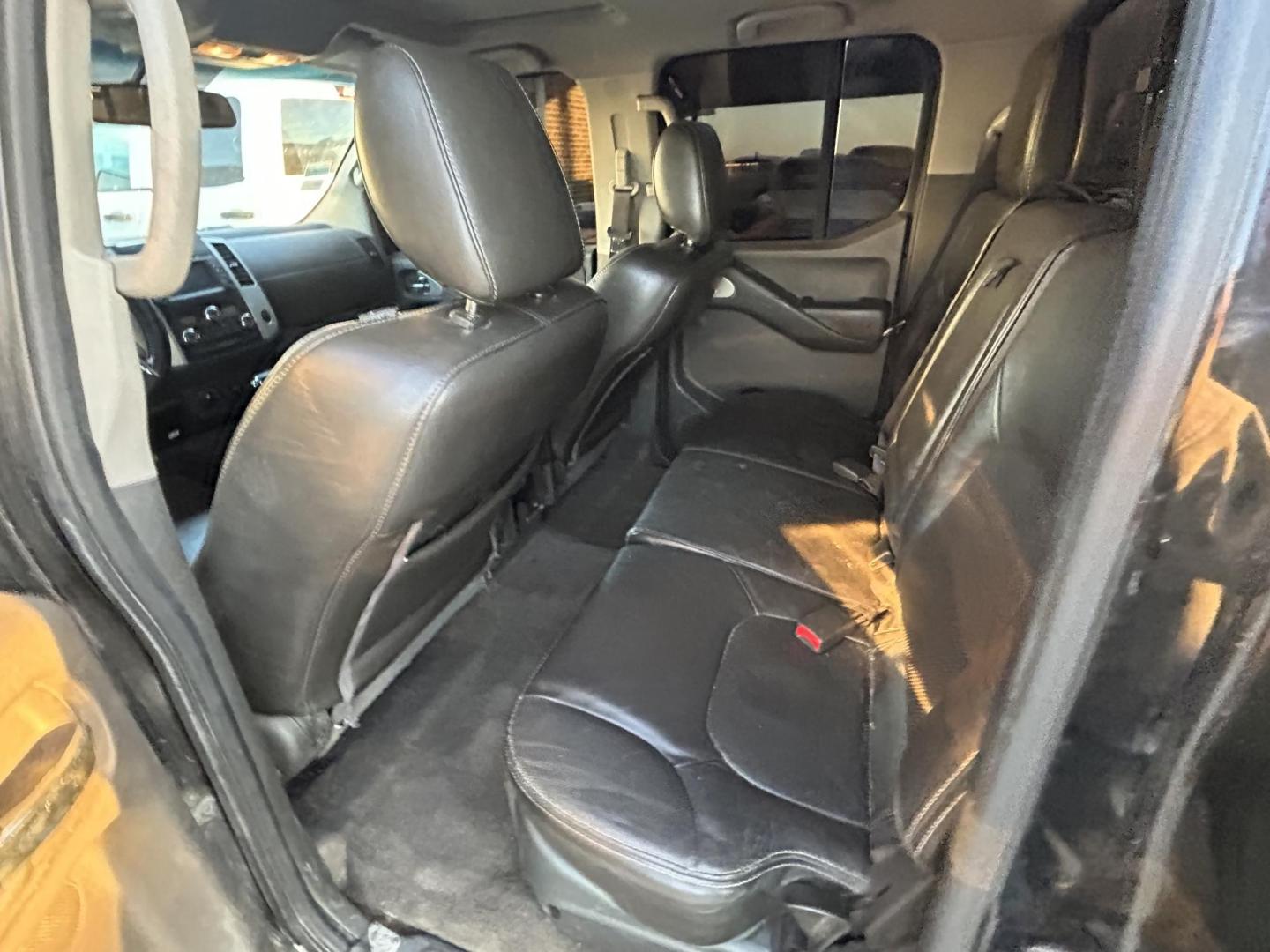 2014 Black /Black Nissan Frontier SL Crew Cab 4WD (1N6AD0EV2EN) with an 4.0L V6 DOHC 24V engine, 5-Speed Automatic transmission, located at 1687 Business 35 S, New Braunfels, TX, 78130, (830) 625-7159, 29.655487, -98.051491 - Photo#8