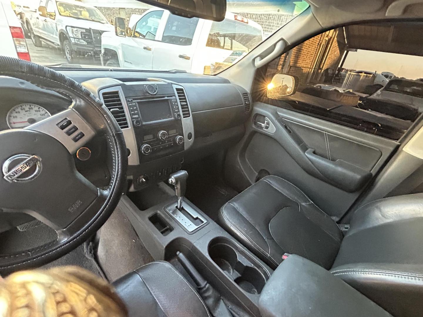 2014 Black /Black Nissan Frontier SL Crew Cab 4WD (1N6AD0EV2EN) with an 4.0L V6 DOHC 24V engine, 5-Speed Automatic transmission, located at 1687 Business 35 S, New Braunfels, TX, 78130, (830) 625-7159, 29.655487, -98.051491 - Photo#11