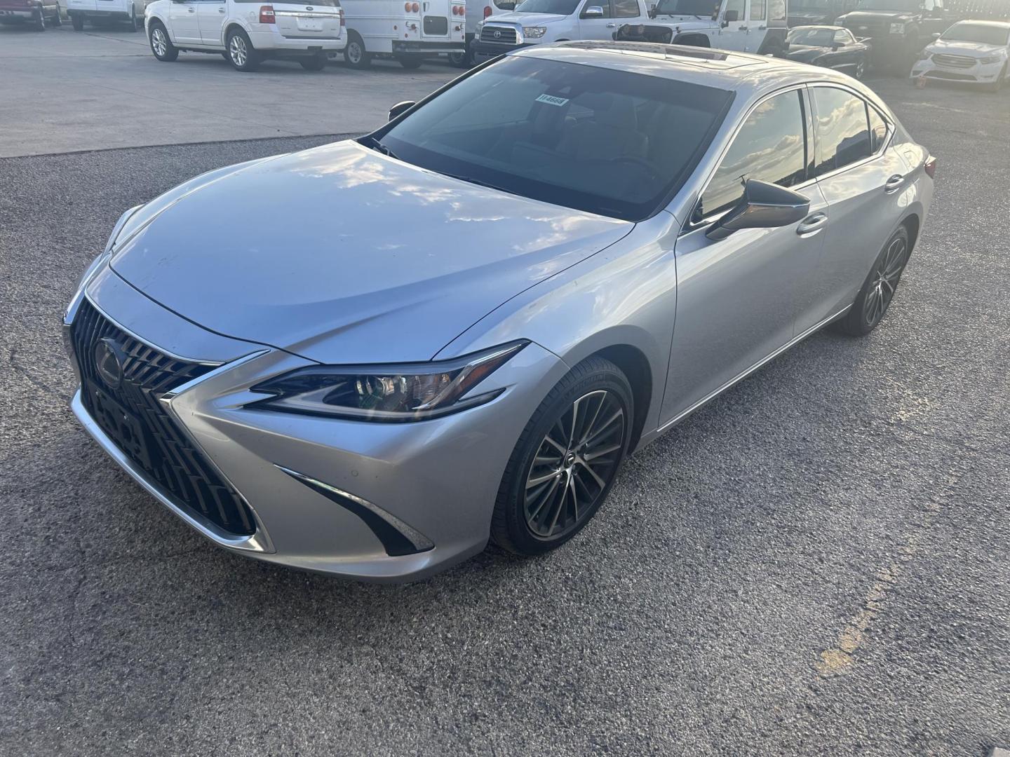 2024 Silver Lexus ES 350 Base (58ADZ1B19RU) with an 3.5L V6 DOHC 24V engine, 8A transmission, located at 1687 Business 35 S, New Braunfels, TX, 78130, (830) 625-7159, 29.655487, -98.051491 - Photo#0