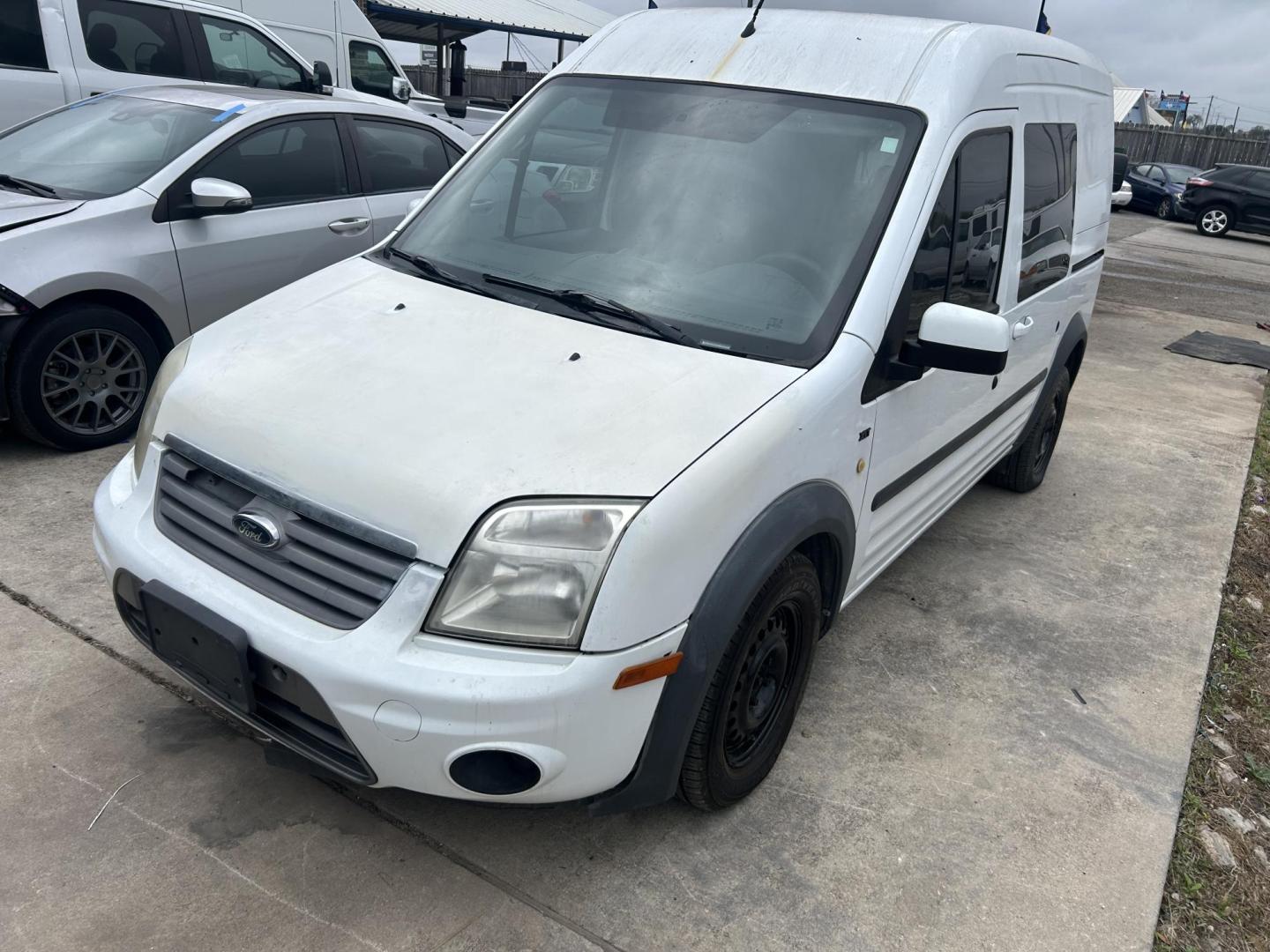 2013 White Ford Transit Connect XLT Wagon (NM0KS9BN0DT) with an 2.0L L4 DOHC 16V engine, 4-Speed Automatic transmission, located at 1687 Business 35 S, New Braunfels, TX, 78130, (830) 625-7159, 29.655487, -98.051491 - Photo#0