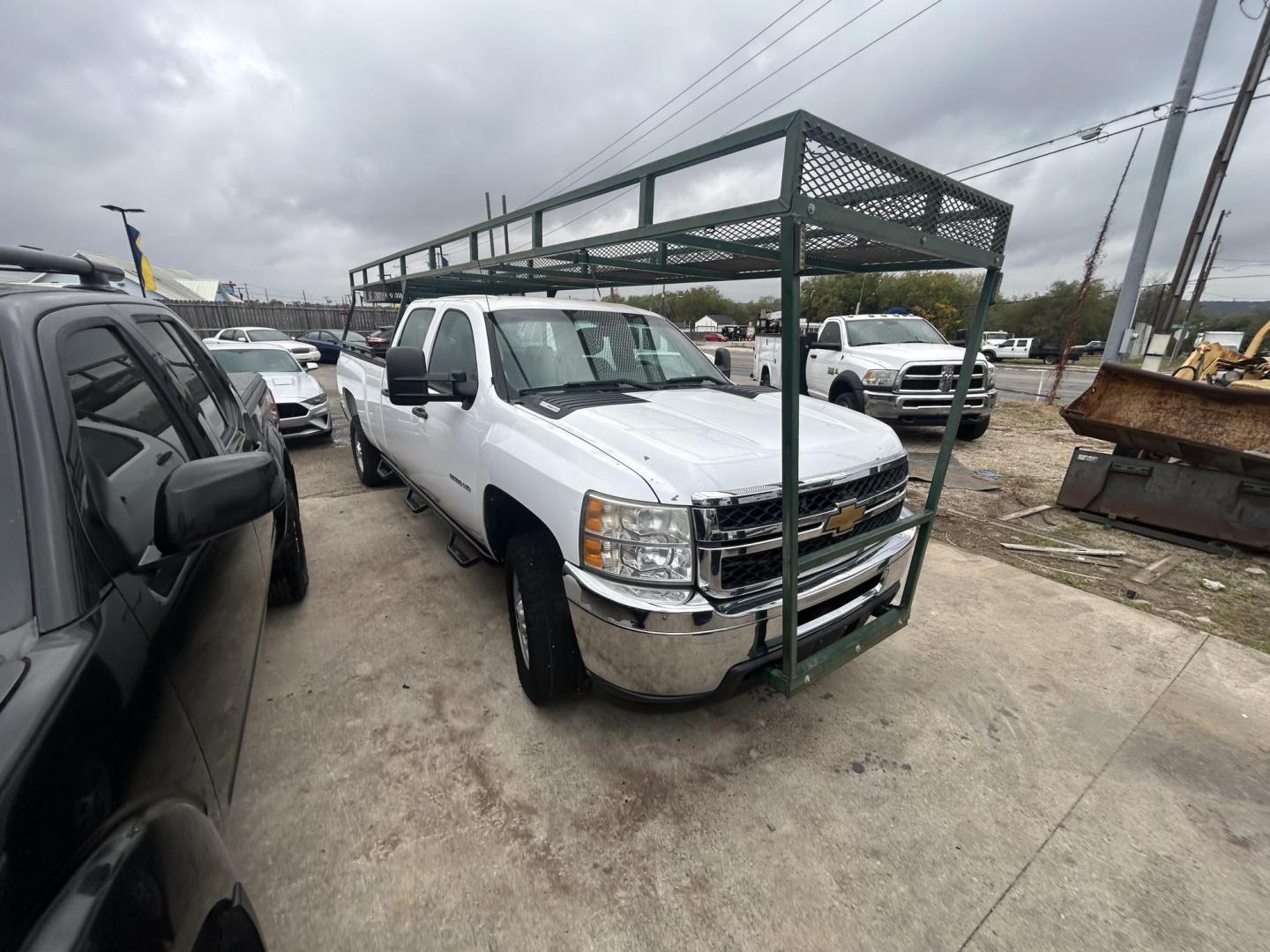 2014 White Chevrolet Silverado 2500HD Work Truck Crew Cab Long Box 2WD (1GC1CVC82EF) with an 6.6L V8 OHV 32V TURBO DIESEL engine, 6A transmission, located at 1687 Business 35 S, New Braunfels, TX, 78130, (830) 625-7159, 29.655487, -98.051491 - Photo#2