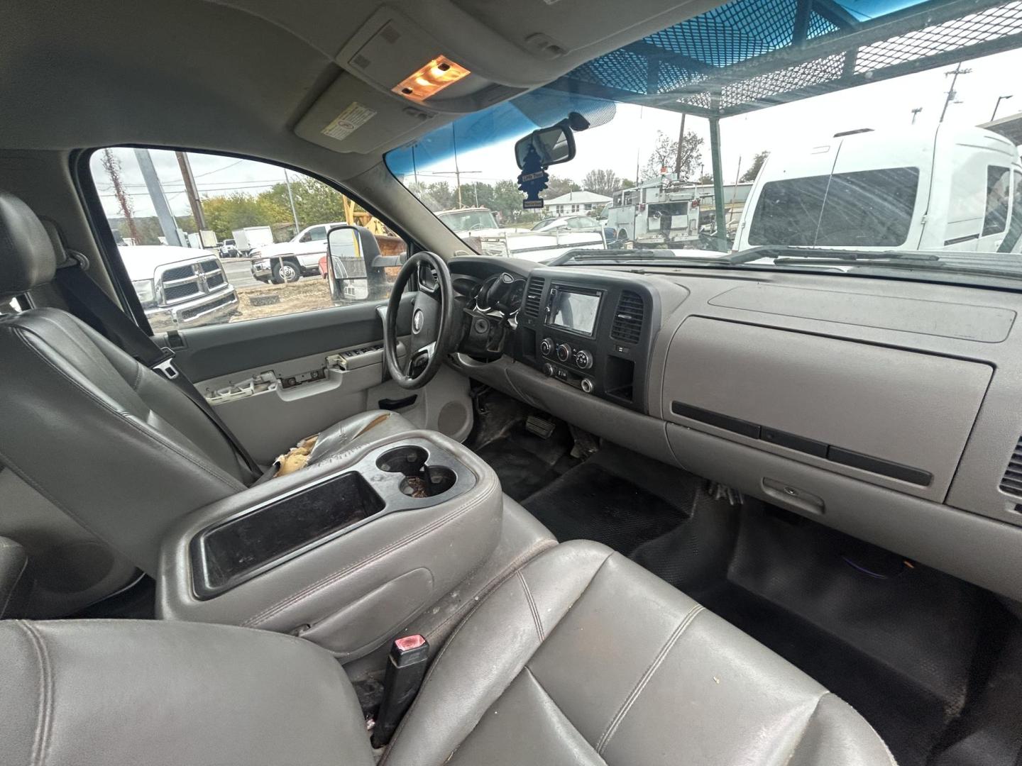 2014 White Chevrolet Silverado 2500HD Work Truck Crew Cab Long Box 2WD (1GC1CVC82EF) with an 6.6L V8 OHV 32V TURBO DIESEL engine, 6A transmission, located at 1687 Business 35 S, New Braunfels, TX, 78130, (830) 625-7159, 29.655487, -98.051491 - Photo#7