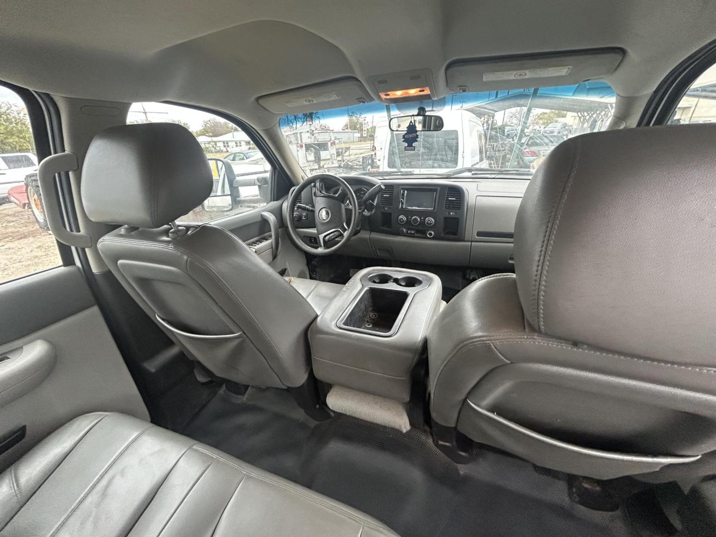 2014 White Chevrolet Silverado 2500HD Work Truck Crew Cab Long Box 2WD (1GC1CVC82EF) with an 6.6L V8 OHV 32V TURBO DIESEL engine, 6A transmission, located at 1687 Business 35 S, New Braunfels, TX, 78130, (830) 625-7159, 29.655487, -98.051491 - Photo#8