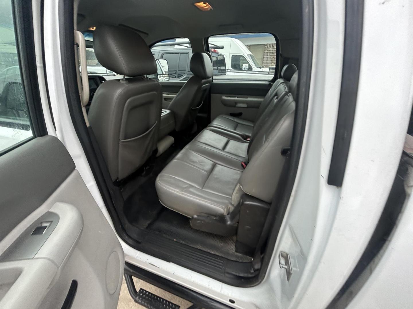 2014 White Chevrolet Silverado 2500HD Work Truck Crew Cab Long Box 2WD (1GC1CVC82EF) with an 6.6L V8 OHV 32V TURBO DIESEL engine, 6A transmission, located at 1687 Business 35 S, New Braunfels, TX, 78130, (830) 625-7159, 29.655487, -98.051491 - Photo#6