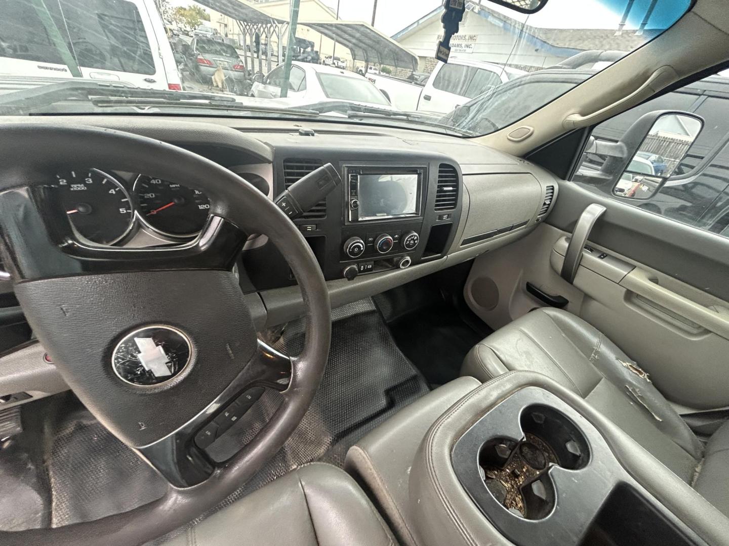 2014 White Chevrolet Silverado 2500HD Work Truck Crew Cab Long Box 2WD (1GC1CVC82EF) with an 6.6L V8 OHV 32V TURBO DIESEL engine, 6A transmission, located at 1687 Business 35 S, New Braunfels, TX, 78130, (830) 625-7159, 29.655487, -98.051491 - Photo#9