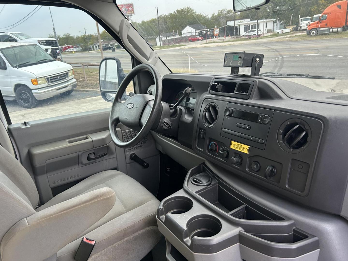 2011 White Ford E-Series Van E-250 Extended (1FTNS2EW9BD) with an 4.6L V8 SOHC 16V engine, 4-Speed Automatic transmission, located at 1687 Business 35 S, New Braunfels, TX, 78130, (830) 625-7159, 29.655487, -98.051491 - Photo#9