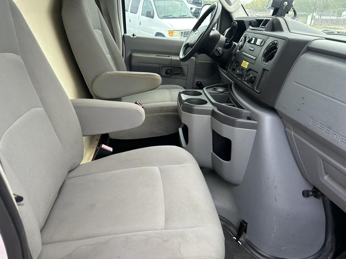 2011 White Ford E-Series Van E-250 Extended (1FTNS2EW9BD) with an 4.6L V8 SOHC 16V engine, 4-Speed Automatic transmission, located at 1687 Business 35 S, New Braunfels, TX, 78130, (830) 625-7159, 29.655487, -98.051491 - Photo#7