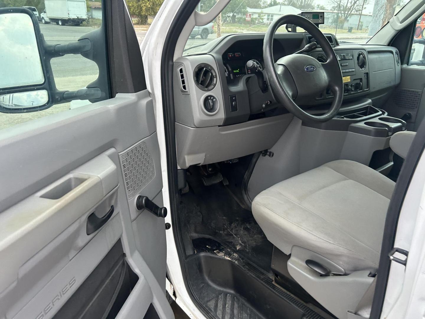 2011 White Ford E-Series Van E-250 Extended (1FTNS2EW9BD) with an 4.6L V8 SOHC 16V engine, 4-Speed Automatic transmission, located at 1687 Business 35 S, New Braunfels, TX, 78130, (830) 625-7159, 29.655487, -98.051491 - Photo#5