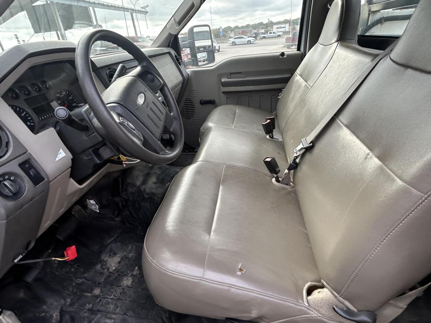 2008 White Ford F-550 Regular Cab 2WD DRW (1FDAF56R98E) with an 6.4L V8 OHV 32V TURBO DIESEL engine, located at 1687 Business 35 S, New Braunfels, TX, 78130, (830) 625-7159, 29.655487, -98.051491 - Photo#8