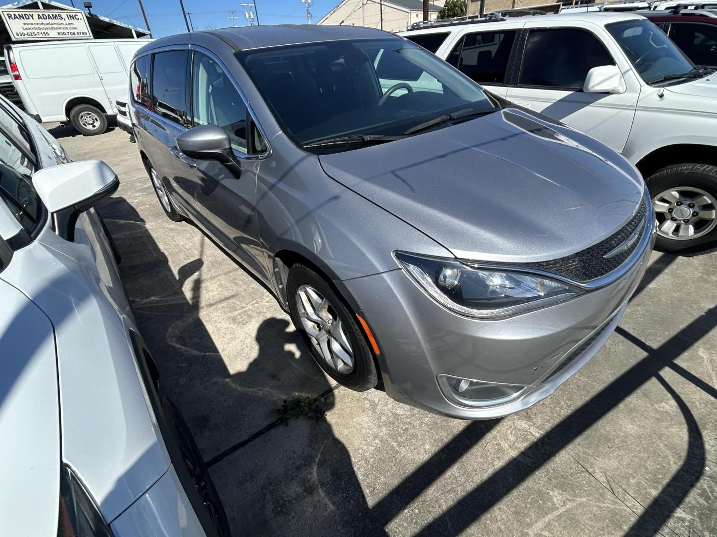 2017 Silver Chrysler Pacifica Touring (2C4RC1BG0HR) with an 3.6L V6 DOHC 24V engine, 6A transmission, located at 1687 Business 35 S, New Braunfels, TX, 78130, (830) 625-7159, 29.655487, -98.051491 - Photo#1