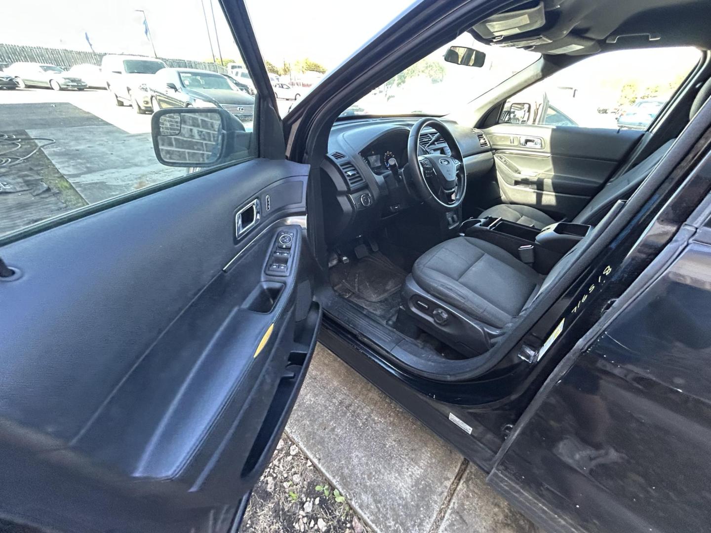 2018 Black Ford Explorer Police 4WD (1FM5K8AR3JG) with an 3.7L V6 DOHC 24V engine, 6A transmission, located at 1687 Business 35 S, New Braunfels, TX, 78130, (830) 625-7159, 29.655487, -98.051491 - Photo#9