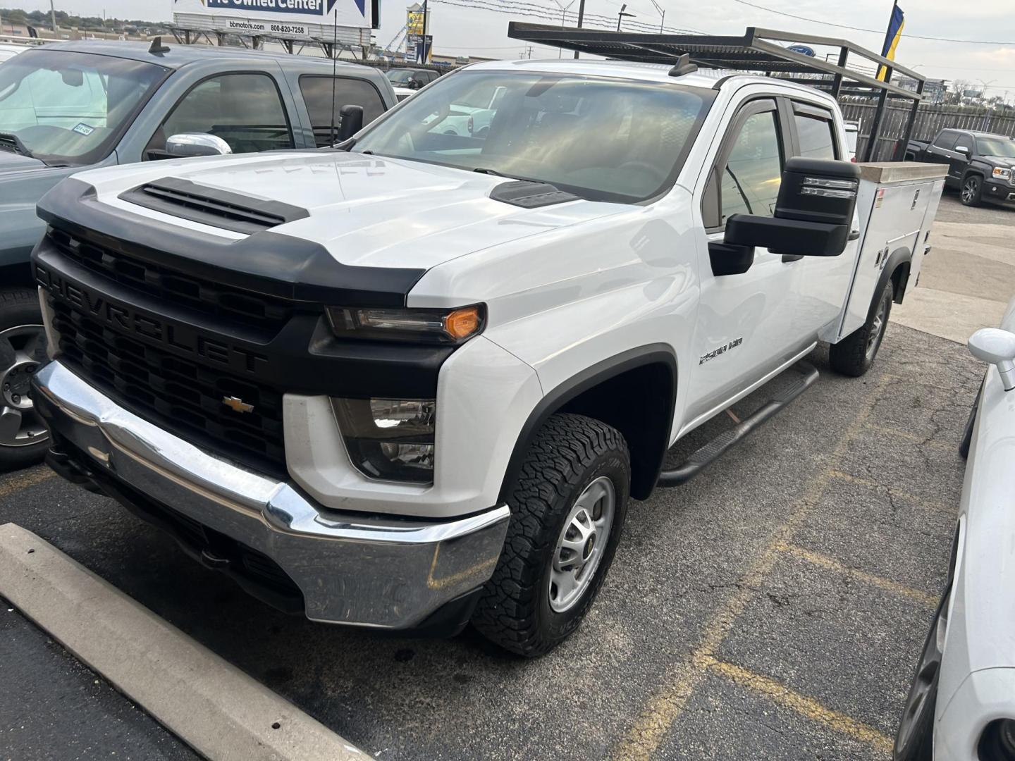 2021 White Chevrolet Silverado 2500HD Work Truck Crew Cab Short Box 2WD (1GB1WLE77MF) with an 6.6L V8 OHV 16V engine, 6A transmission, located at 1687 Business 35 S, New Braunfels, TX, 78130, (830) 625-7159, 29.655487, -98.051491 - Photo#0