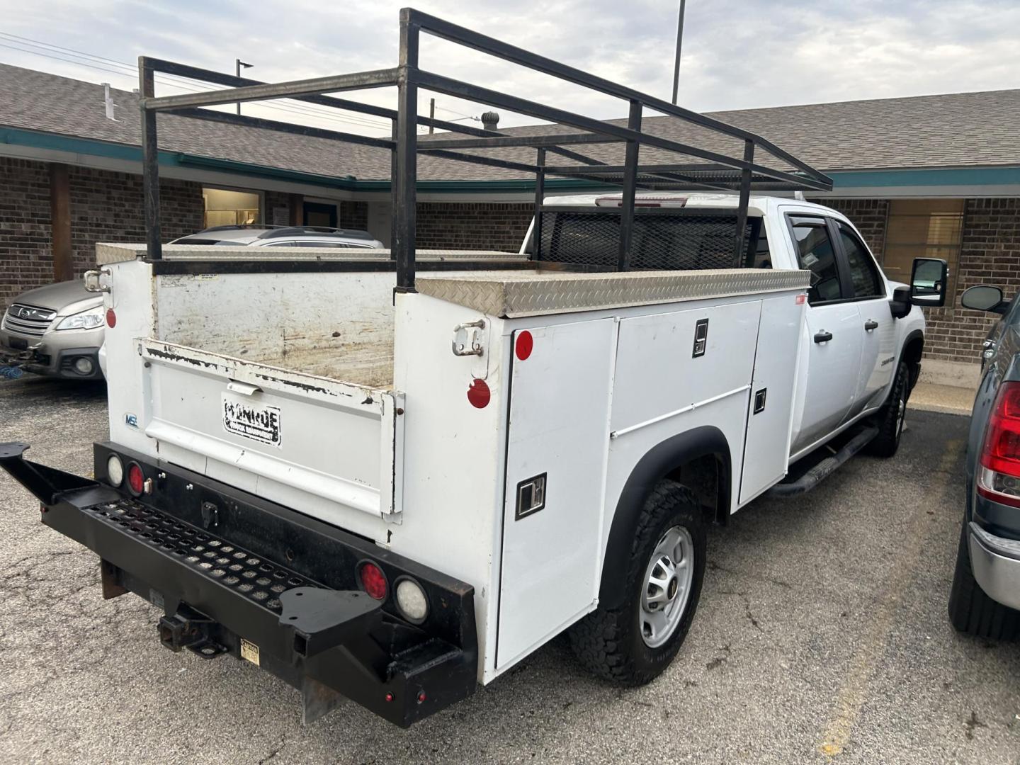 2021 White Chevrolet Silverado 2500HD Work Truck Crew Cab Short Box 2WD (1GB1WLE77MF) with an 6.6L V8 OHV 16V engine, 6A transmission, located at 1687 Business 35 S, New Braunfels, TX, 78130, (830) 625-7159, 29.655487, -98.051491 - Photo#6