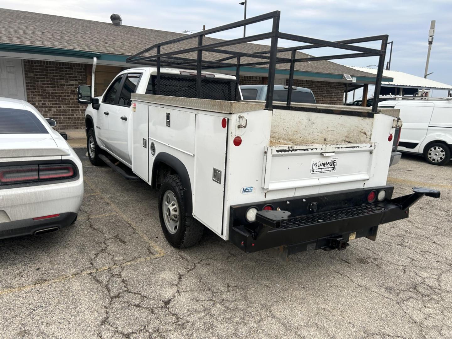 2021 White Chevrolet Silverado 2500HD Work Truck Crew Cab Short Box 2WD (1GB1WLE77MF) with an 6.6L V8 OHV 16V engine, 6A transmission, located at 1687 Business 35 S, New Braunfels, TX, 78130, (830) 625-7159, 29.655487, -98.051491 - Photo#8