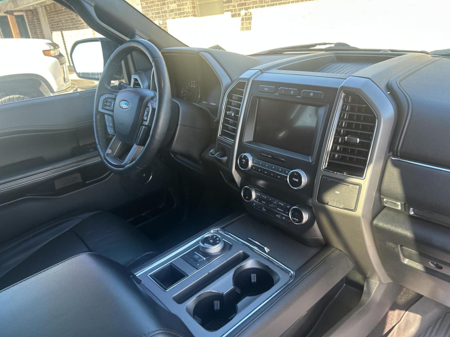 2020 Black Ford Expedition XLT (1FMJU1HT3LE) with an 3.5L V6 DOHC 24V FFV engine, 6A transmission, located at 1687 Business 35 S, New Braunfels, TX, 78130, (830) 625-7159, 29.655487, -98.051491 - Photo#3