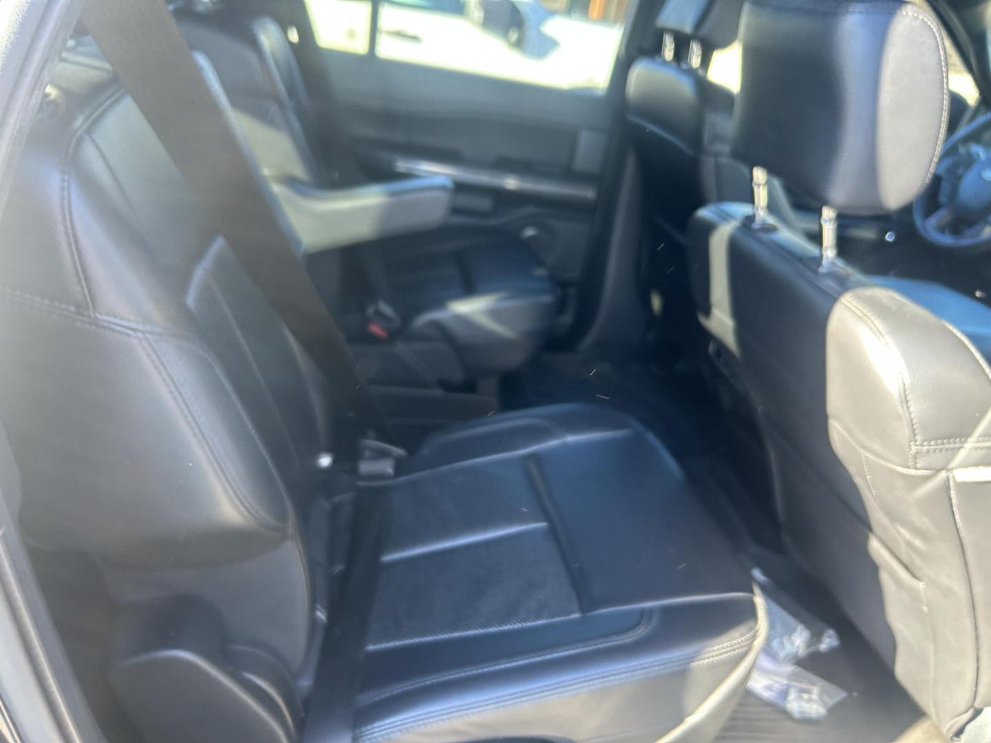 2020 Black Ford Expedition XLT (1FMJU1HT3LE) with an 3.5L V6 DOHC 24V FFV engine, 6A transmission, located at 1687 Business 35 S, New Braunfels, TX, 78130, (830) 625-7159, 29.655487, -98.051491 - Photo#4