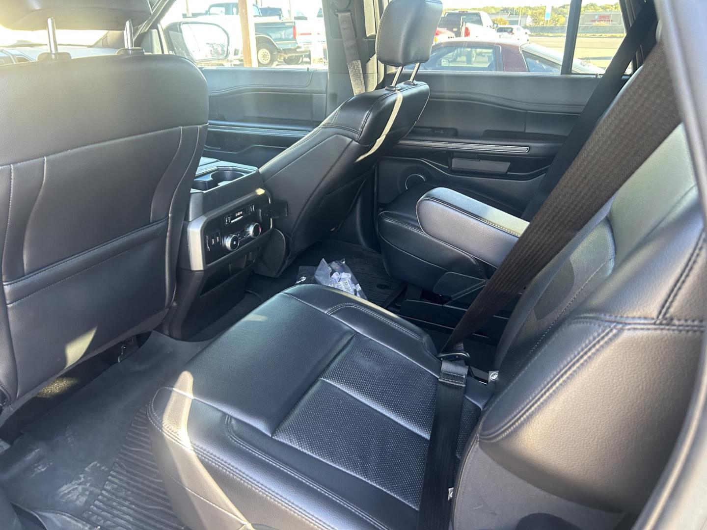 2020 Black Ford Expedition XLT (1FMJU1HT3LE) with an 3.5L V6 DOHC 24V FFV engine, 6A transmission, located at 1687 Business 35 S, New Braunfels, TX, 78130, (830) 625-7159, 29.655487, -98.051491 - Photo#7