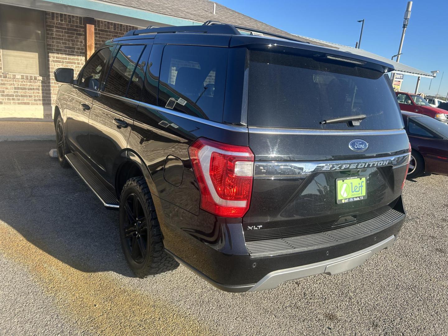 2020 Black Ford Expedition XLT (1FMJU1HT3LE) with an 3.5L V6 DOHC 24V FFV engine, 6A transmission, located at 1687 Business 35 S, New Braunfels, TX, 78130, (830) 625-7159, 29.655487, -98.051491 - Photo#6