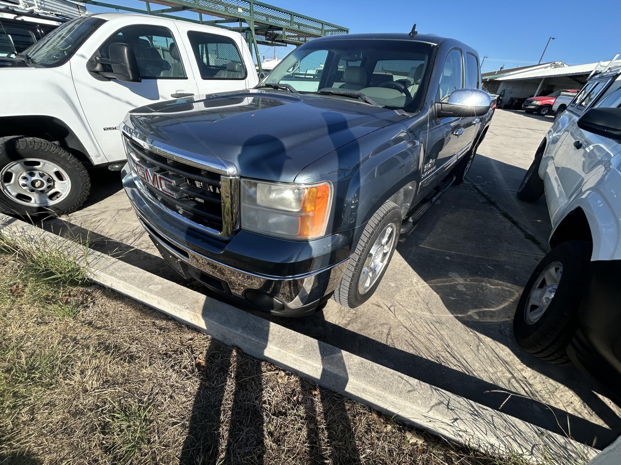 photo of 2010 GMC Sierra 1500 SLE Crew Cab 2WD