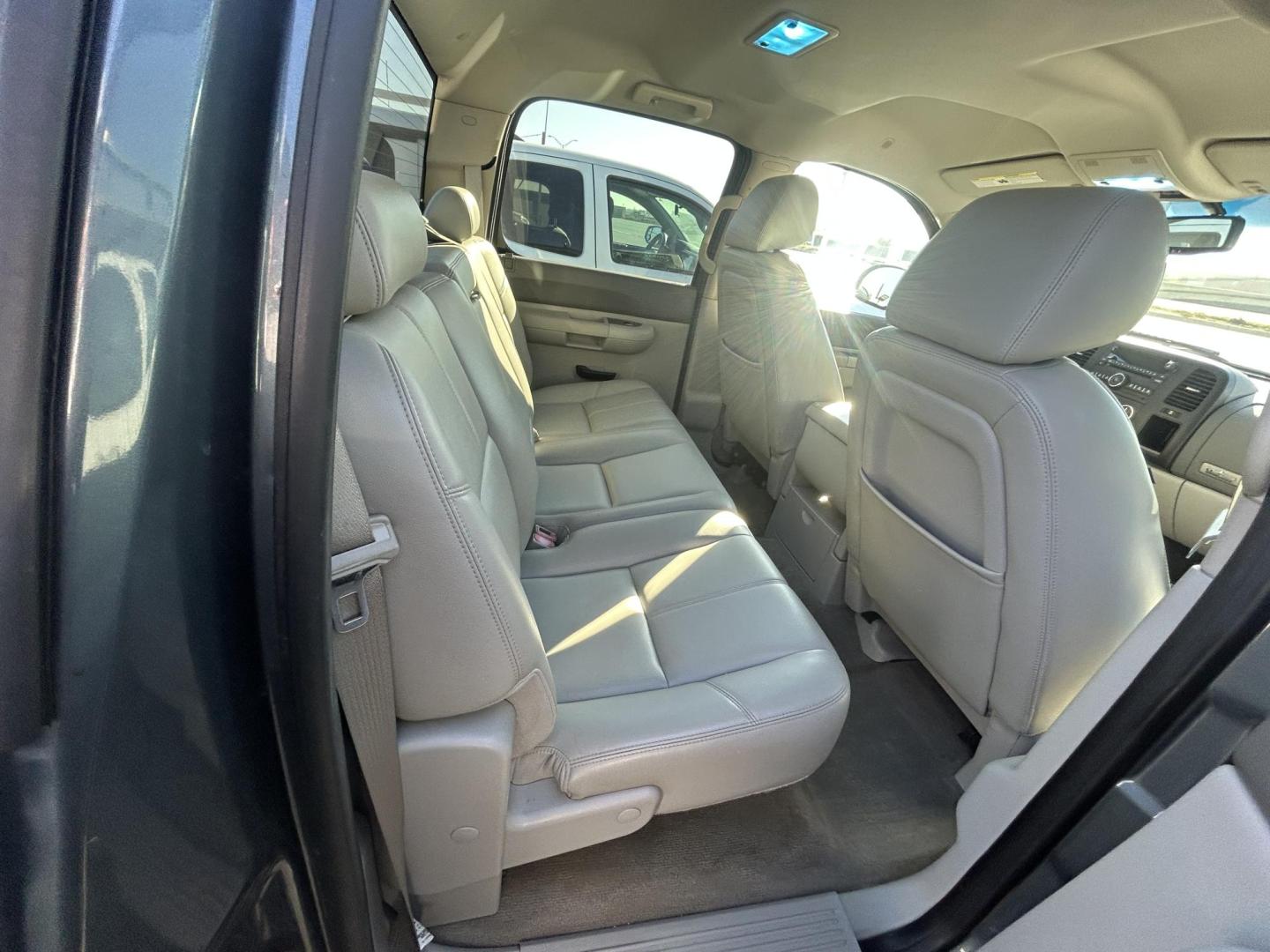 2010 Blue GMC Sierra 1500 SLE Crew Cab 2WD (3GTRCVE0XAG) with an 5.3L V8 OHV 16V FFV engine, 4-Speed Automatic transmission, located at 1687 Business 35 S, New Braunfels, TX, 78130, (830) 625-7159, 29.655487, -98.051491 - Photo#4