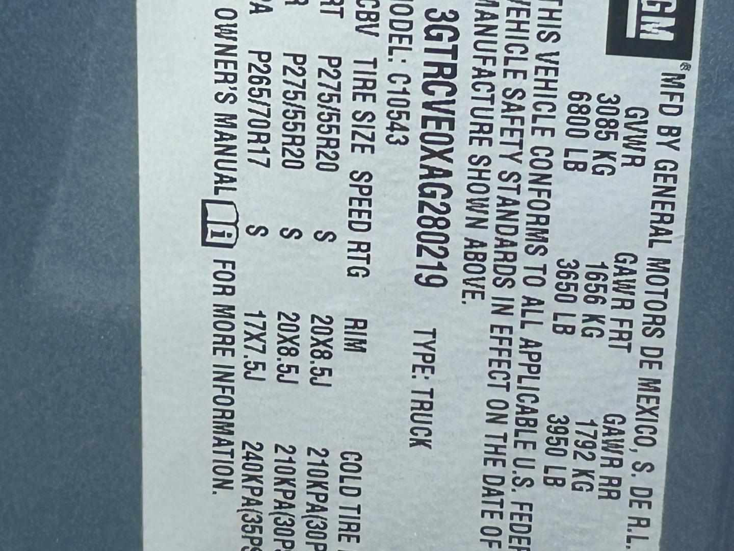 2010 Blue GMC Sierra 1500 SLE Crew Cab 2WD (3GTRCVE0XAG) with an 5.3L V8 OHV 16V FFV engine, 4-Speed Automatic transmission, located at 1687 Business 35 S, New Braunfels, TX, 78130, (830) 625-7159, 29.655487, -98.051491 - Photo#11