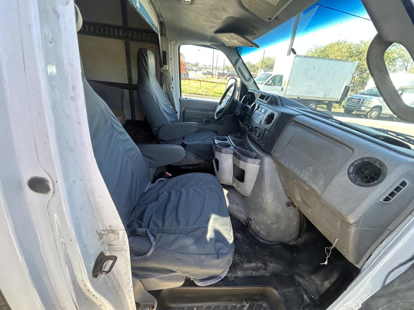 2017 White Ford Econoline E-350 Super Duty (1FDWE3FS0HD) with an 6.8L V10 SOHC 20V engine, located at 1687 Business 35 S, New Braunfels, TX, 78130, (830) 625-7159, 29.655487, -98.051491 - Photo#2