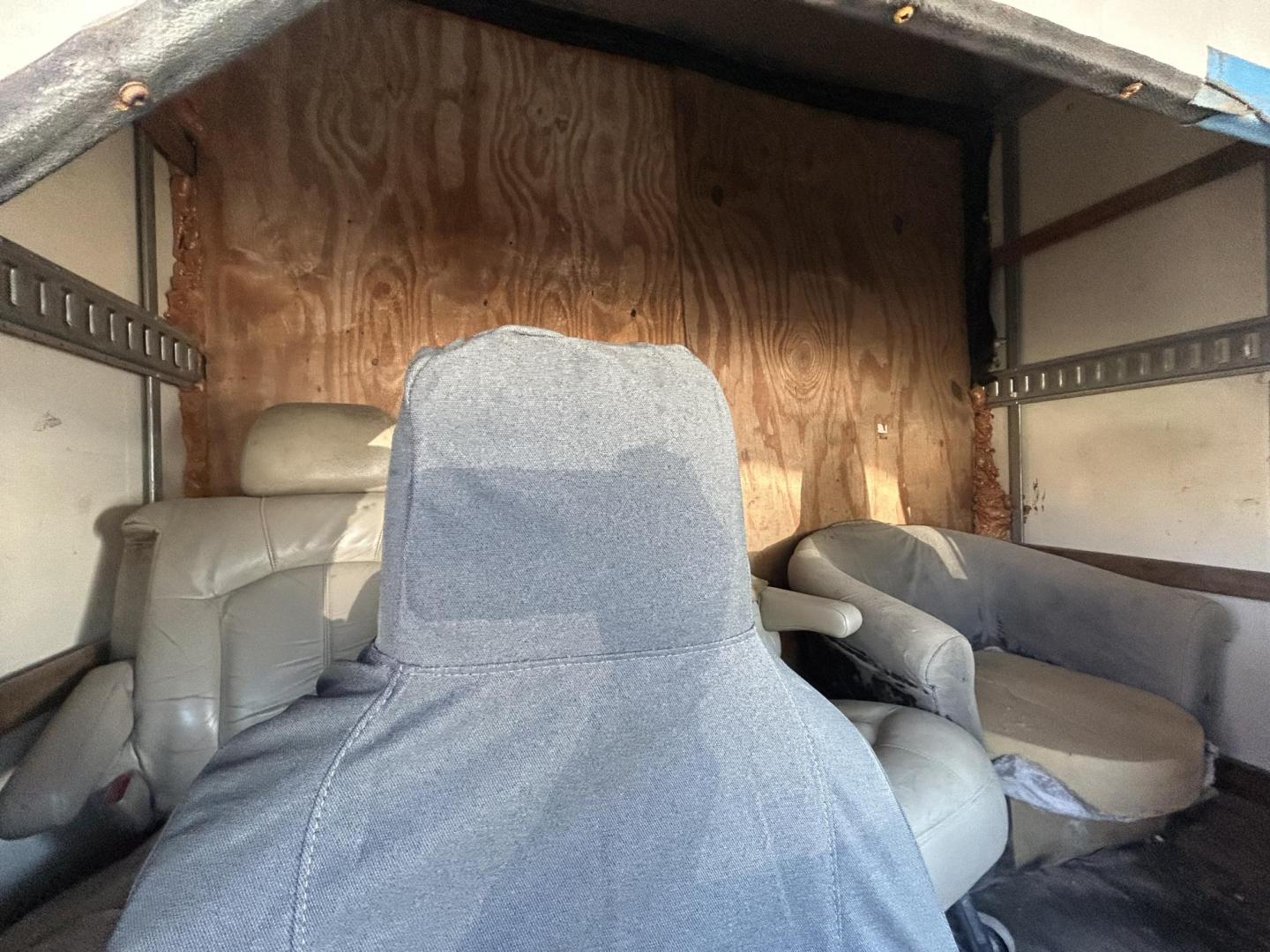 2017 White Ford Econoline E-350 Super Duty (1FDWE3FS0HD) with an 6.8L V10 SOHC 20V engine, located at 1687 Business 35 S, New Braunfels, TX, 78130, (830) 625-7159, 29.655487, -98.051491 - Photo#4