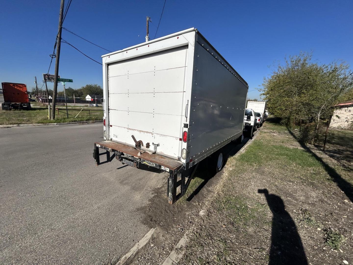 2017 White Ford Econoline E-350 Super Duty (1FDWE3FS0HD) with an 6.8L V10 SOHC 20V engine, located at 1687 Business 35 S, New Braunfels, TX, 78130, (830) 625-7159, 29.655487, -98.051491 - Photo#5