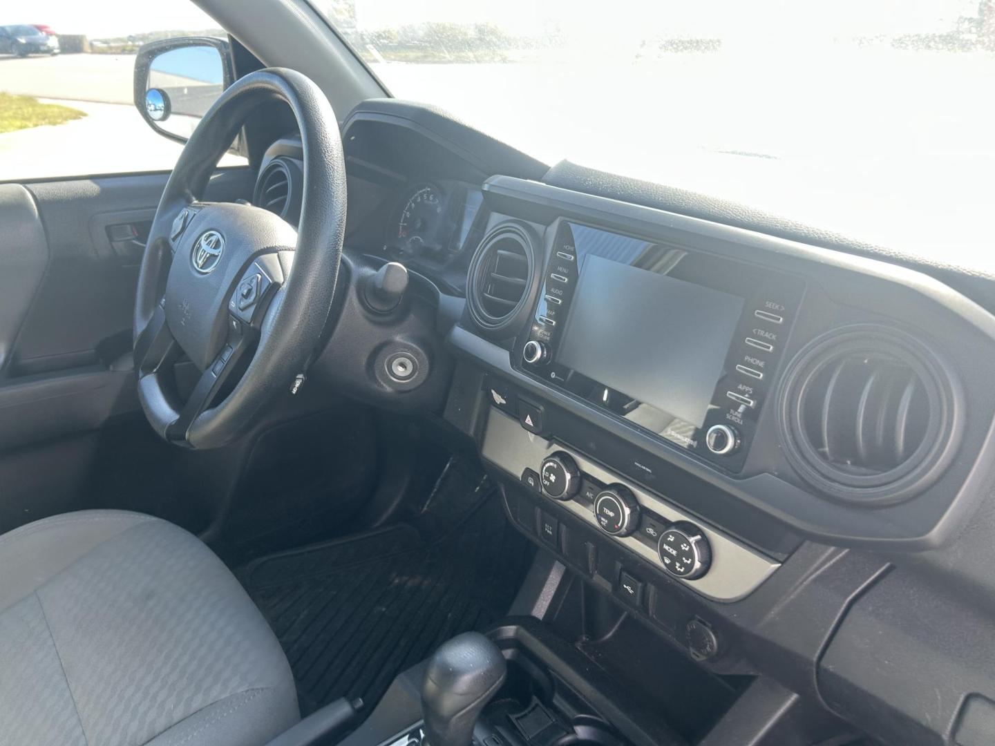 2021 White Toyota Tacoma SR5 Access Cab I4 6AT 2WD (3TYRX5GN6MT) with an 2.7L L4 DOHC 16V engine, 6A transmission, located at 1687 Business 35 S, New Braunfels, TX, 78130, (830) 625-7159, 29.655487, -98.051491 - Photo#3