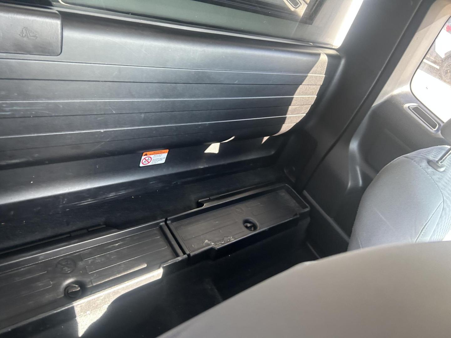 2021 White Toyota Tacoma SR5 Access Cab I4 6AT 2WD (3TYRX5GN6MT) with an 2.7L L4 DOHC 16V engine, 6A transmission, located at 1687 Business 35 S, New Braunfels, TX, 78130, (830) 625-7159, 29.655487, -98.051491 - Photo#4