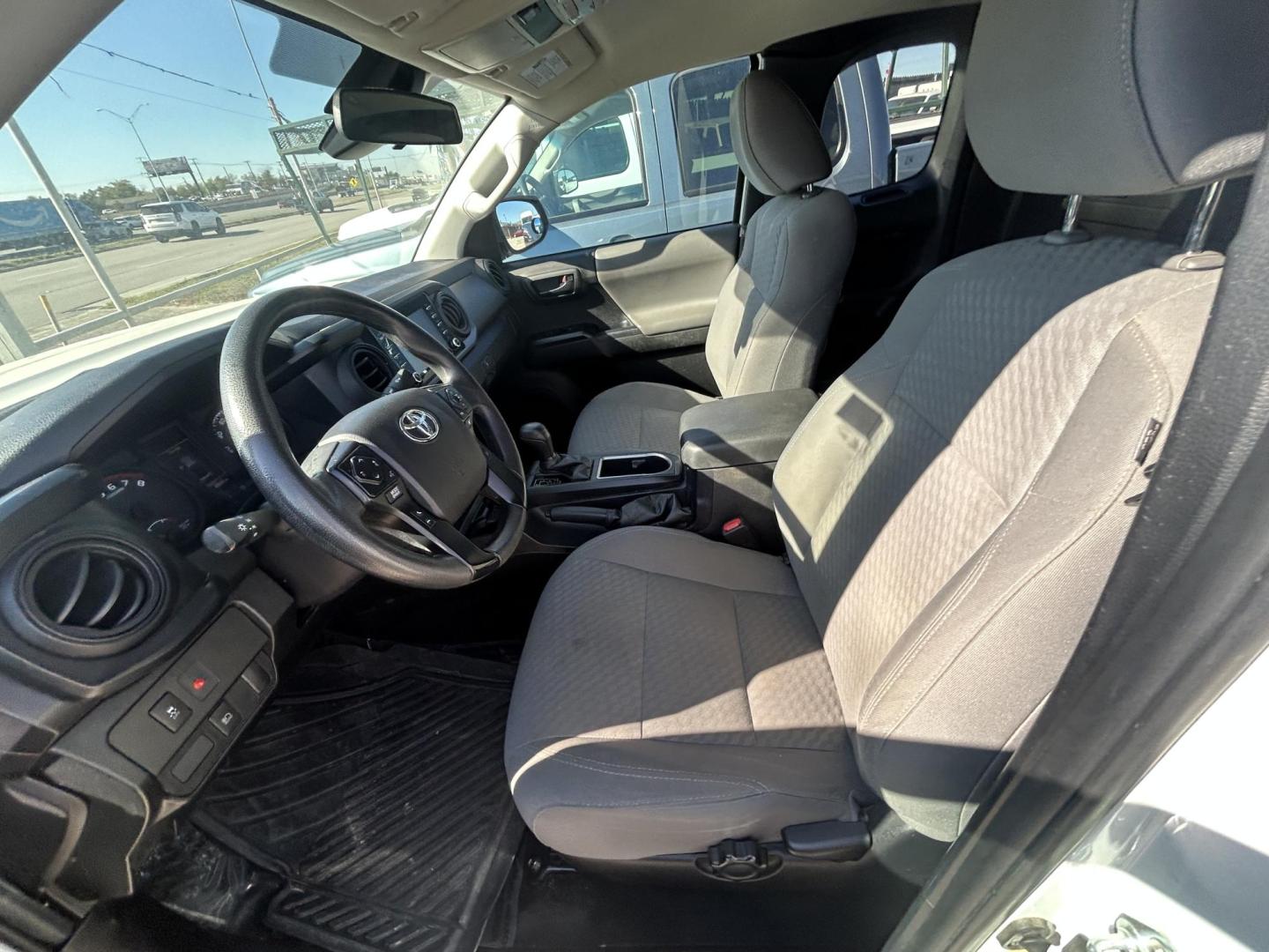 2021 White Toyota Tacoma SR5 Access Cab I4 6AT 2WD (3TYRX5GN6MT) with an 2.7L L4 DOHC 16V engine, 6A transmission, located at 1687 Business 35 S, New Braunfels, TX, 78130, (830) 625-7159, 29.655487, -98.051491 - Photo#10