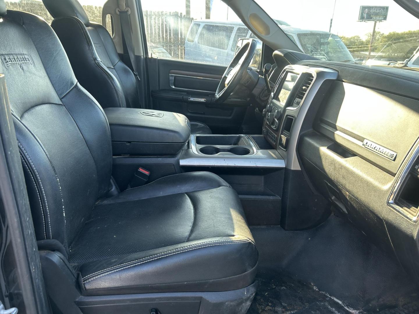 2016 Black RAM 3500 Crew Cab 4WD DRW (3C7WRTCLXGG) with an 6.7L L6 OHV 24V TURBO DIESEL engine, 6A transmission, located at 1687 Business 35 S, New Braunfels, TX, 78130, (830) 625-7159, 29.655487, -98.051491 - Photo#2