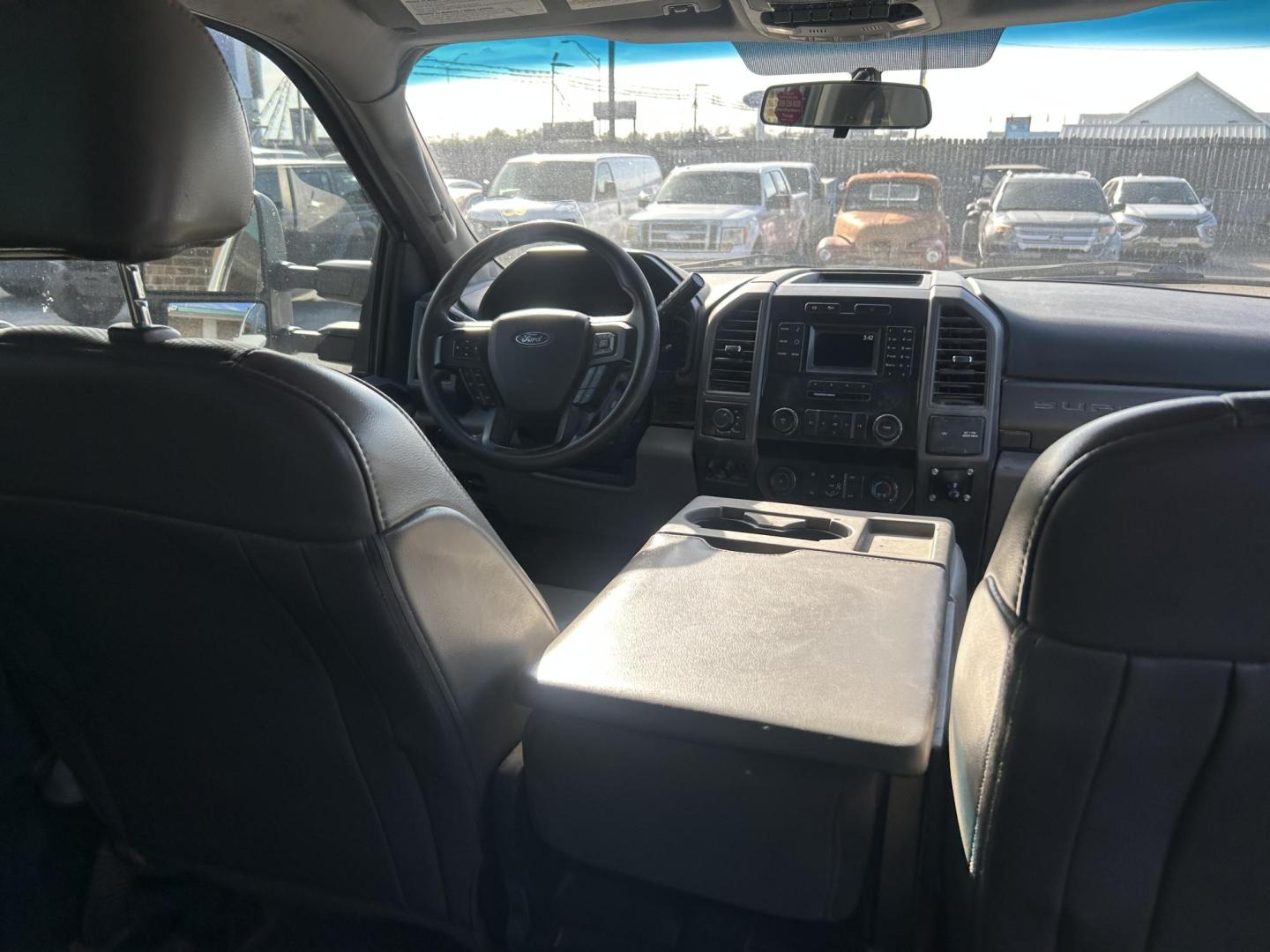2019 White Ford F-350 SD XL Crew Cab 4WD (1FT8W3BT9KE) with an 6.7L V8 OHV 16V DIESEL engine, 6A transmission, located at 1687 Business 35 S, New Braunfels, TX, 78130, (830) 625-7159, 29.655487, -98.051491 - Photo#5